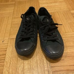 Women converse shoes size 6